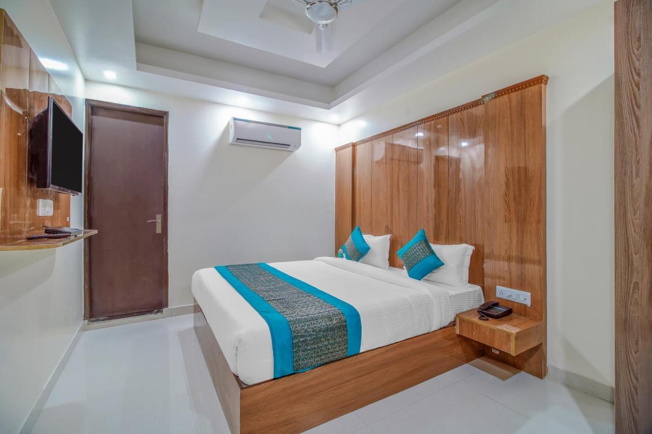 Hotel Classic Plaza At Delhi Airport Ню Делхи Екстериор снимка