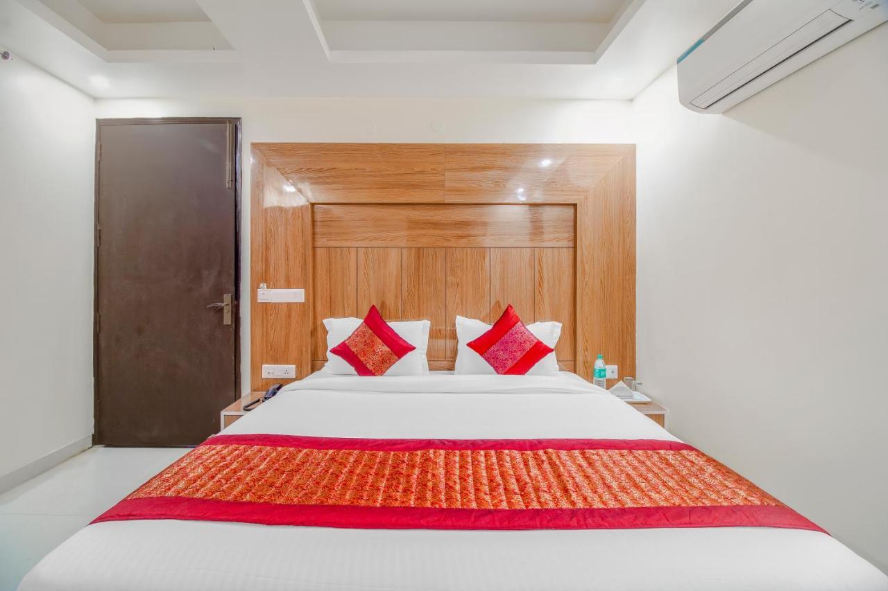 Hotel Classic Plaza At Delhi Airport Ню Делхи Екстериор снимка