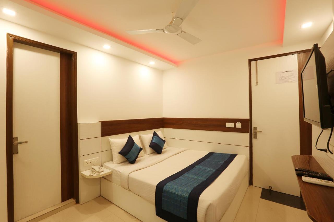 Hotel Classic Plaza At Delhi Airport Ню Делхи Екстериор снимка