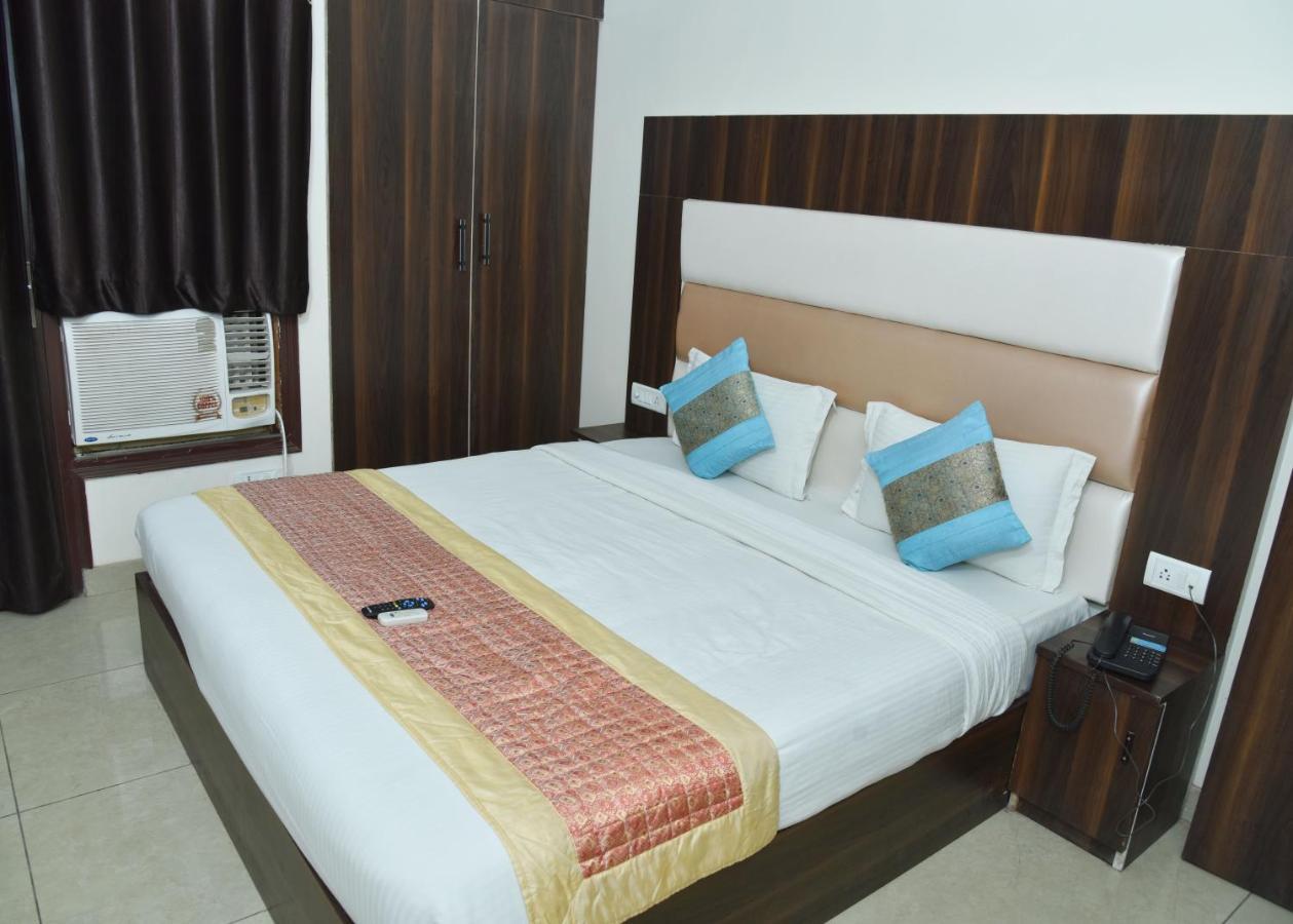 Hotel Classic Plaza At Delhi Airport Ню Делхи Екстериор снимка